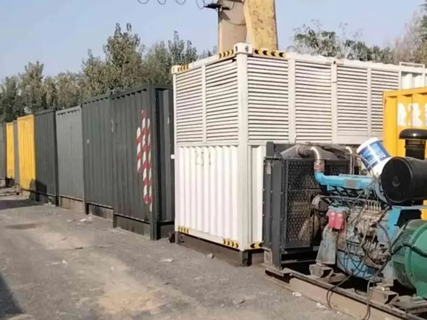 沧县200KW柴油发电机机组每小时油耗是多少？